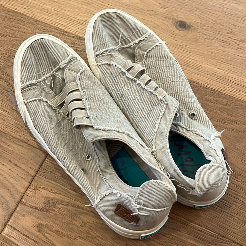 Blowfish canvas sneakers - size 9.
